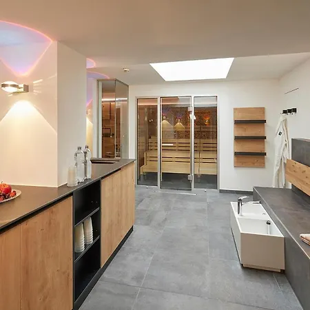 Erfurths Bergfried Ferien & Wellnesshotel 4*