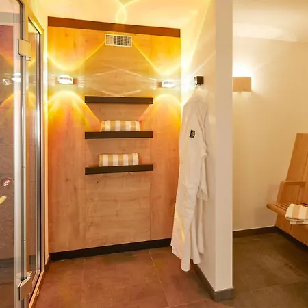 ホテル Erfurths Bergfried Ferien & Wellnesshotel 4*
