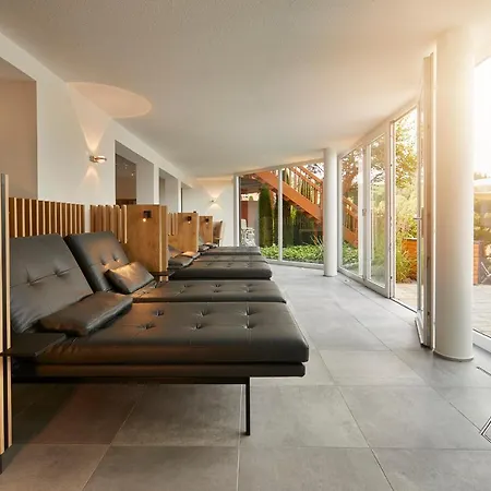 ホテル Erfurths Bergfried Ferien & Wellnesshotel 4*