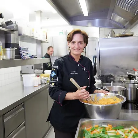 מלון Erfurths Bergfried Ferien & Wellnesshotel הינטרצארטן